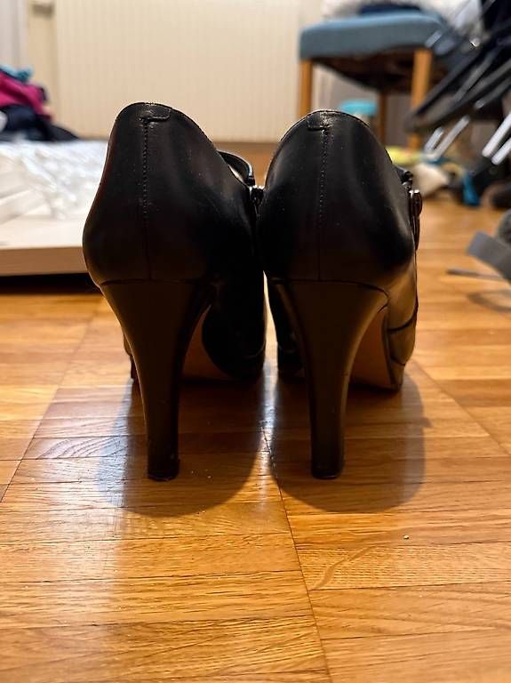 Scarpe da donna: chaussures clarks pour femme taille 40 – Usato da Lausanne venduto da beatriz_g 4