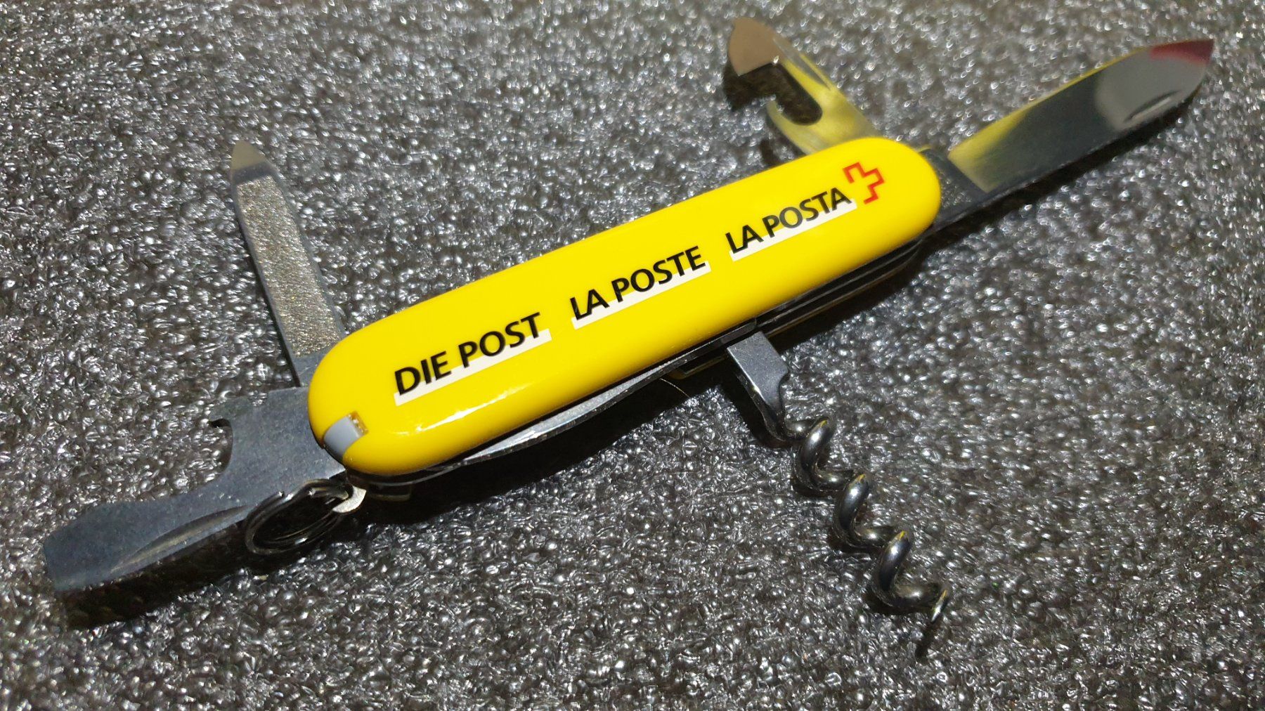 Victorinox Coltelli tascabile: Victorinox La Poste Post Gelb Sackmesser – Usato da Val D Illiez venduto da SnowRoof 2