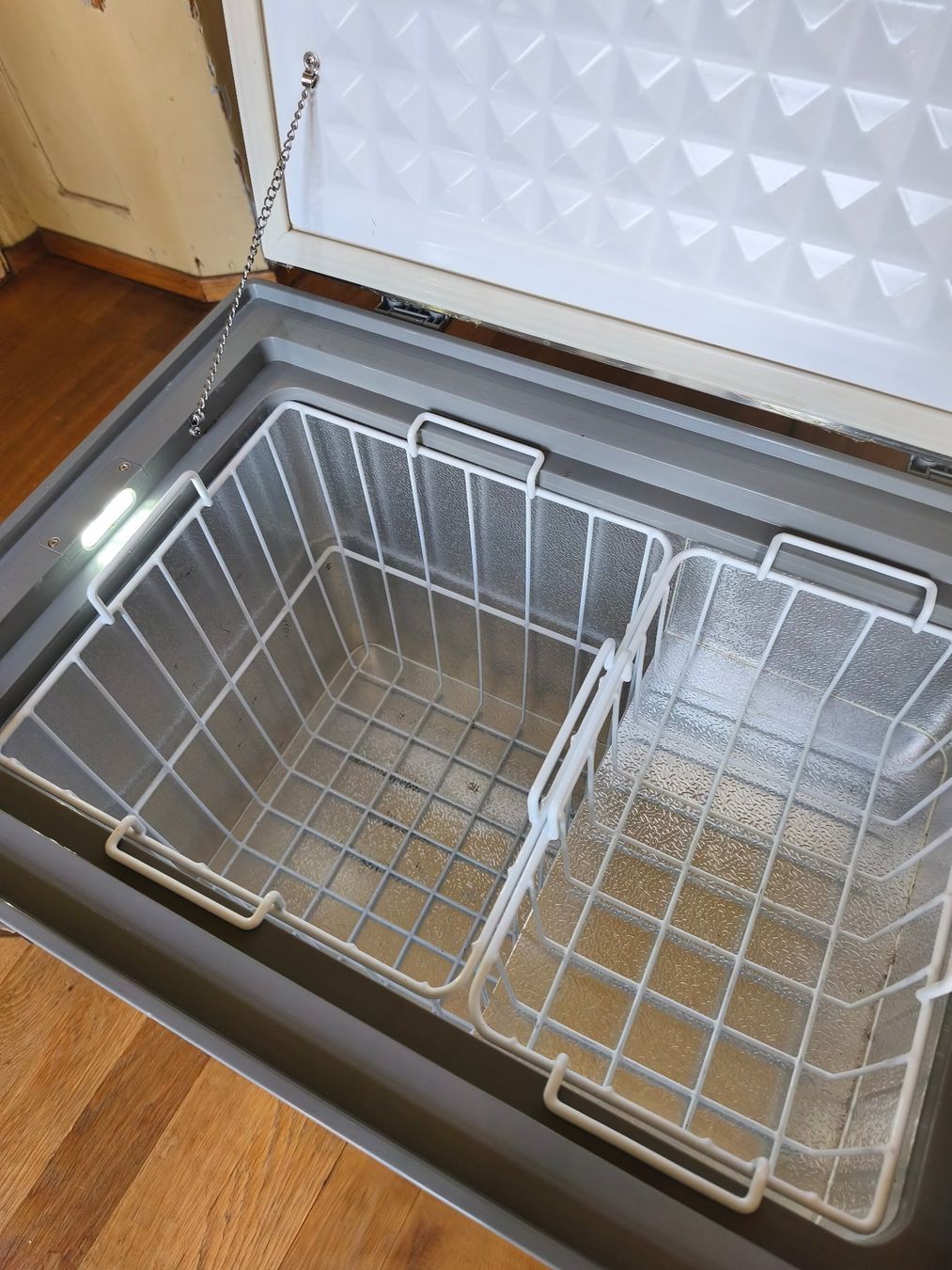 Frigoriferi & Refrigeratori: Elektrische Kühlbox / Wemo 12 V / 230 V – Usato da Winterthur venduto da Fauf 1