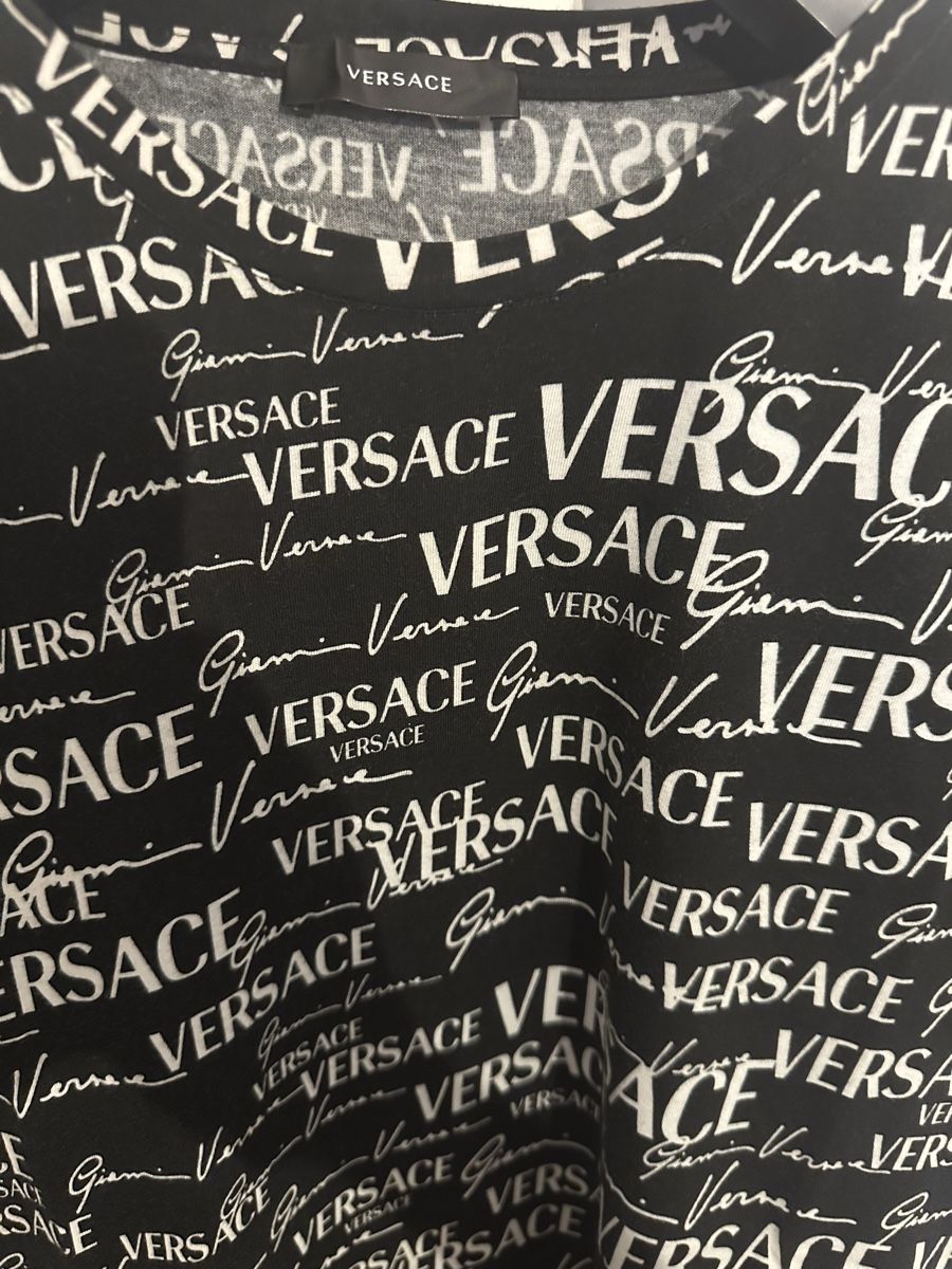 Versace T-shirts: Gianni Versace XL /L – Neuf (Voir description) à Les Avanchets par luc_5qgm
