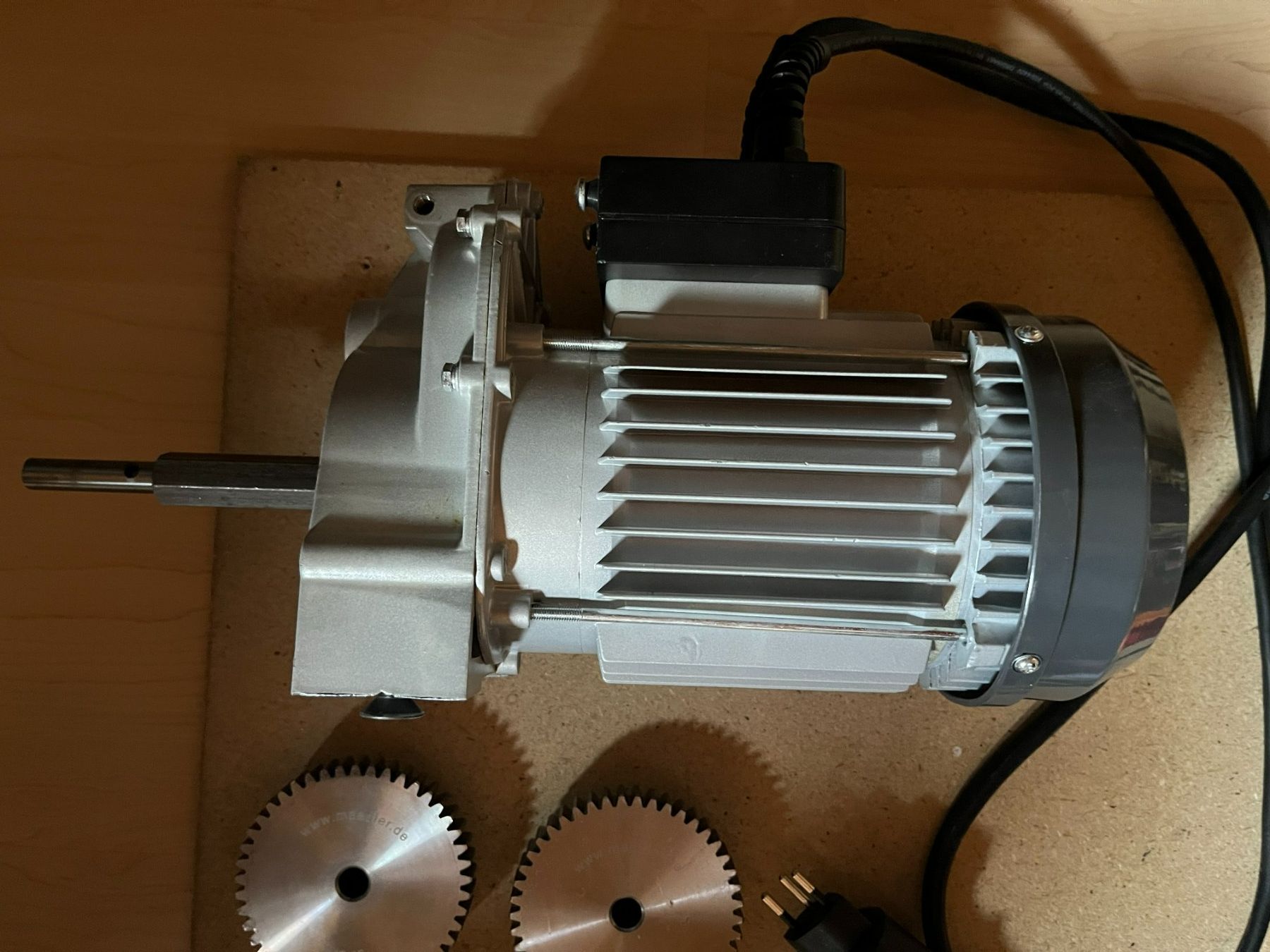 Motoren: Herkules Elektro-Seilhebezug SHZ 600-1 mit 2 Zahnräder – Gebraucht aus Niederwangen BE von samstagsonntag 1