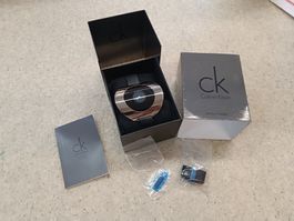 Elegante Calvin Klein Damenuhr, Swiss Made, neuwertig