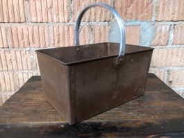 Antiker „Korb“ aus Eisenblech  Antike Metallbox
