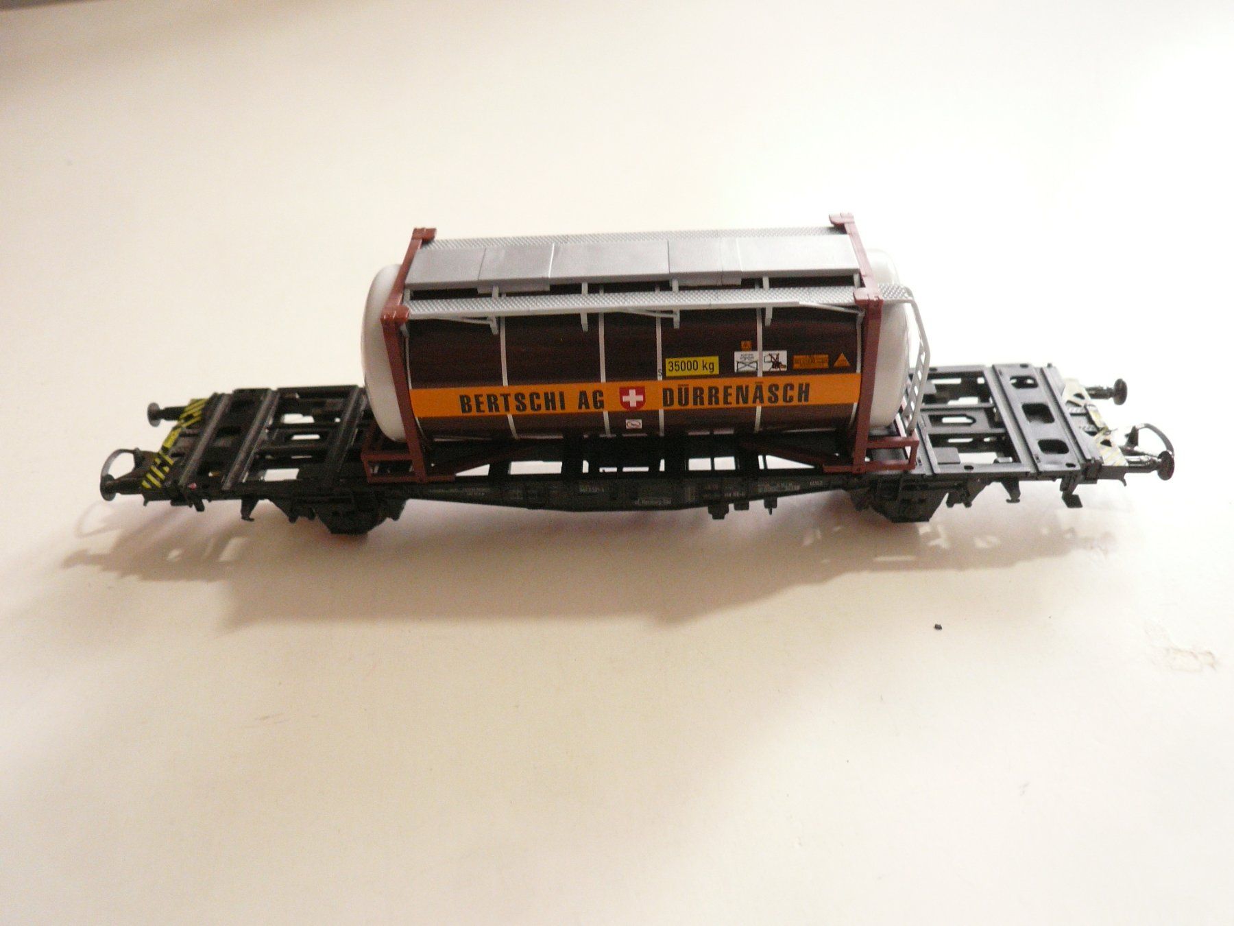 Modellini di ferrovie: RÖWA H0 DC RUNGENWAGEN MIT BÄRTSCHI CONTAINER – Usato da Pfaffnau venduto da nolff 1