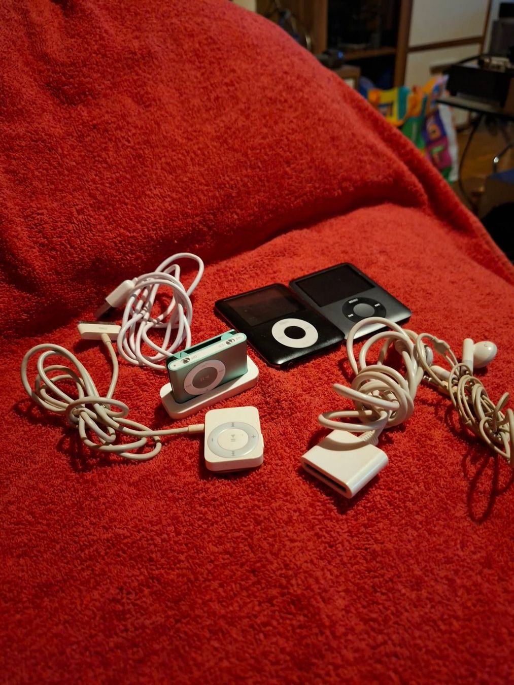 Apple Tragbarer Mediaplayer: Ein Haufen iPods – Gebraucht aus Wittenbach von Nostalgie1965 1