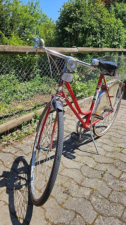 Biciclette: Vintage Damenvelo rot – Usato da Henau venduto da Telesto 1
