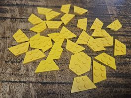 lego 51739 lot de 30 pièces Yellow Wedge, Plate 2 x 4