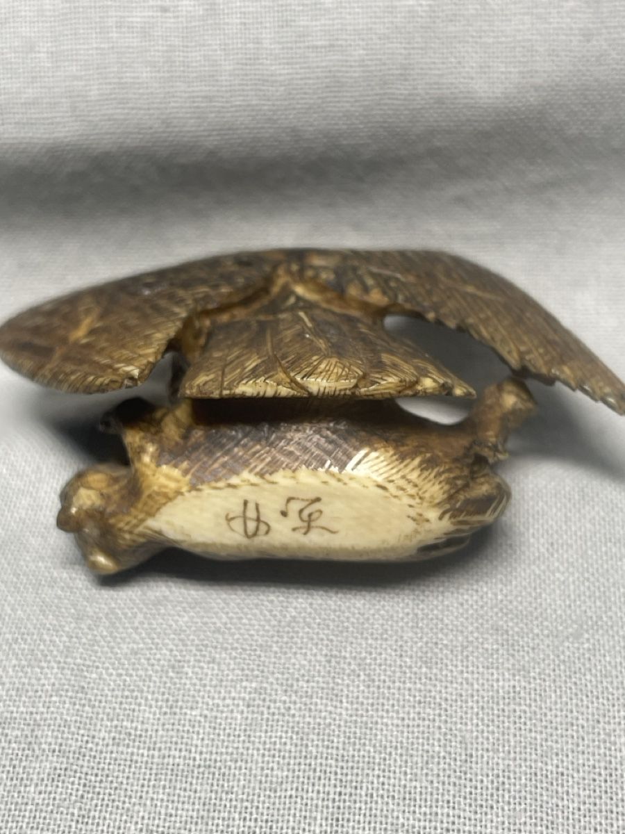 Statuette: Netsuke antik, Adler mit Beute, signiert – Usato da Embrach venduto da Gauvain1 3