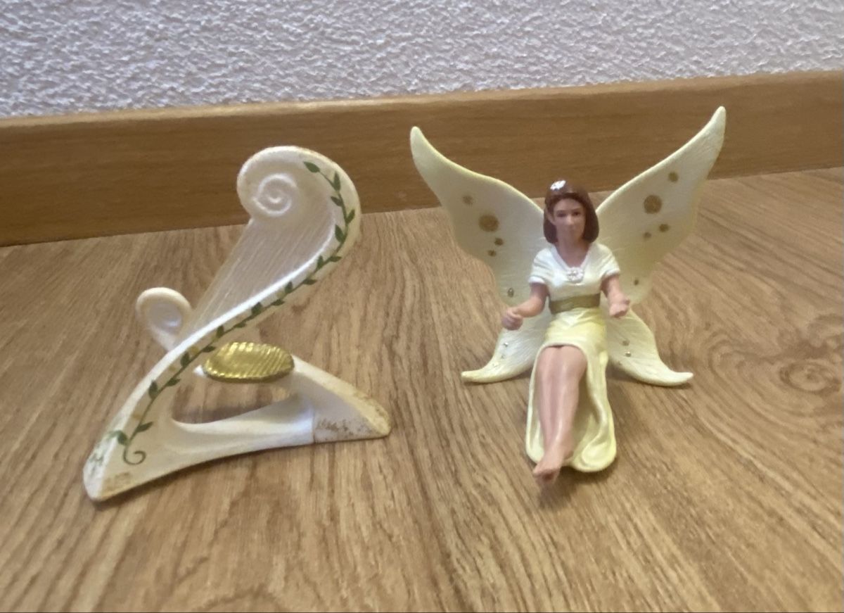 Schleich Spielzeuge: Schleich Bayala Elfe Feenfigur mit Harfe – Gebraucht aus Flawil von Vera44 2