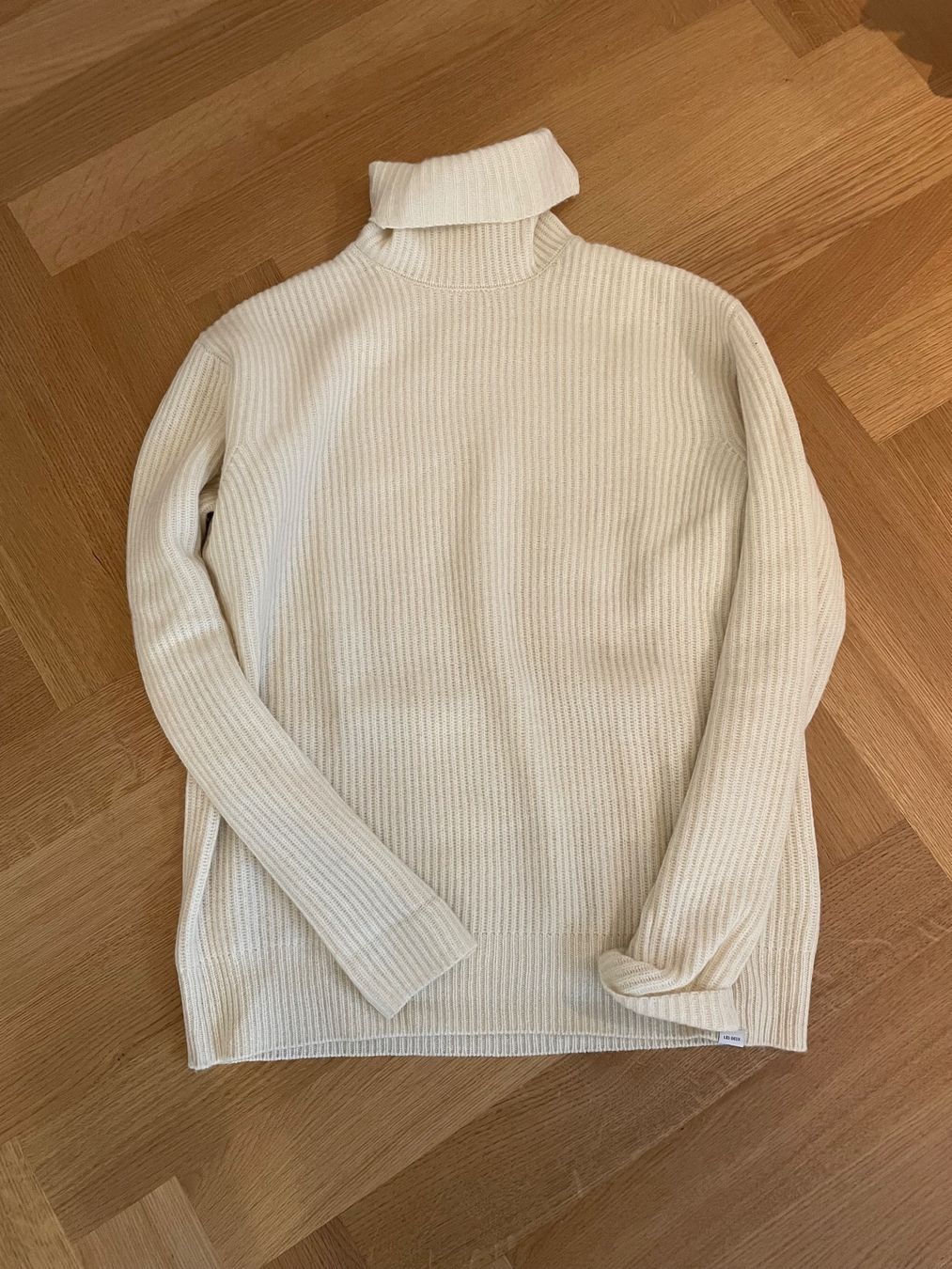 Pullover & Sweatshirts: Designer Rollkragenpullover aus Wolle von Les Deux – Gebraucht aus Zürich von Saratue