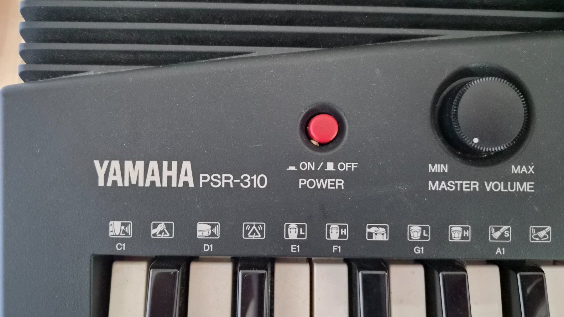 Yamaha Strumenti musicali: Yamaha PSR-310 Synthesizer – Usato da Niedergösgen venduto da leia.kupf00 4