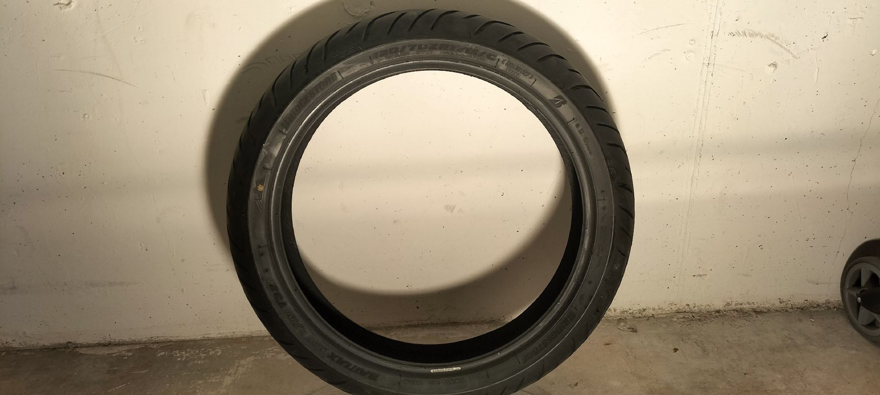 Bridgestone Tutti i ricambio per moto: Vorderreifen Motorrad – Usato da Kreuzlingen venduto da Bmw06