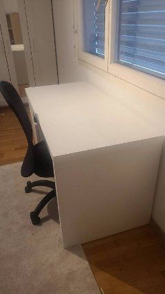 Scrivanie: bureau en bois avec chaise – Usato da Fribourg venduto da chi_c2by 1