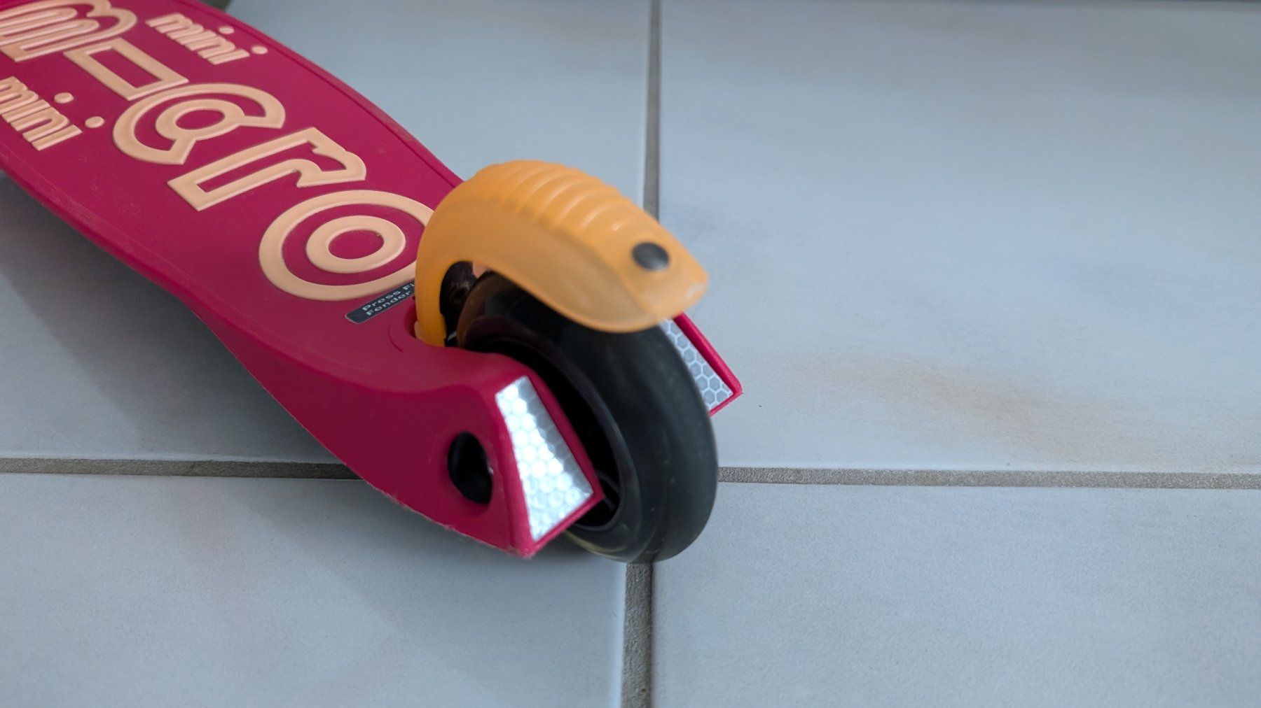 Micro Kickboard: Kickboard Micro Mini Deluxe Foldable Rot – Usato da Oberwil-Lieli venduto da meipa3000 3
