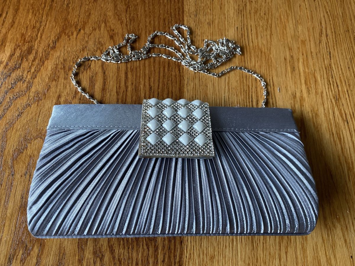 Borse da donna: Silberne Abendtasche mit Kette und Schmucksteinen – Usato da Buchs SG venduto da rosadoro1973