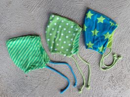 3 besondere Baby-Mützen Baumwolle grün