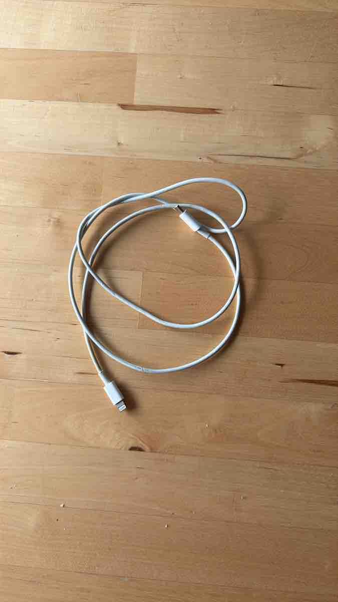 Apple Câbles: Apple Lightning Cable White Used – D'occasion à Zürich par aus_r2dq