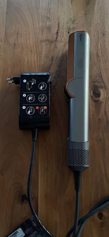 Piastre & Arricciacapelli: DYSON Haarglätter Airstrait – Usato da Wallisellen venduto da mgb40 1