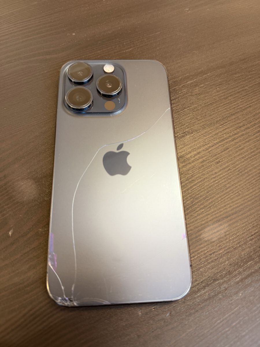Apple Telefoni cellulari / Smartphones: iPhone 15 pro , 128 GB , Akku 96% – Usato da Zürich venduto da Ahmad-776 2