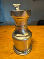 Zinnkrug mit Deckel 95 Prozent Zinn gebraucht mit Gravur