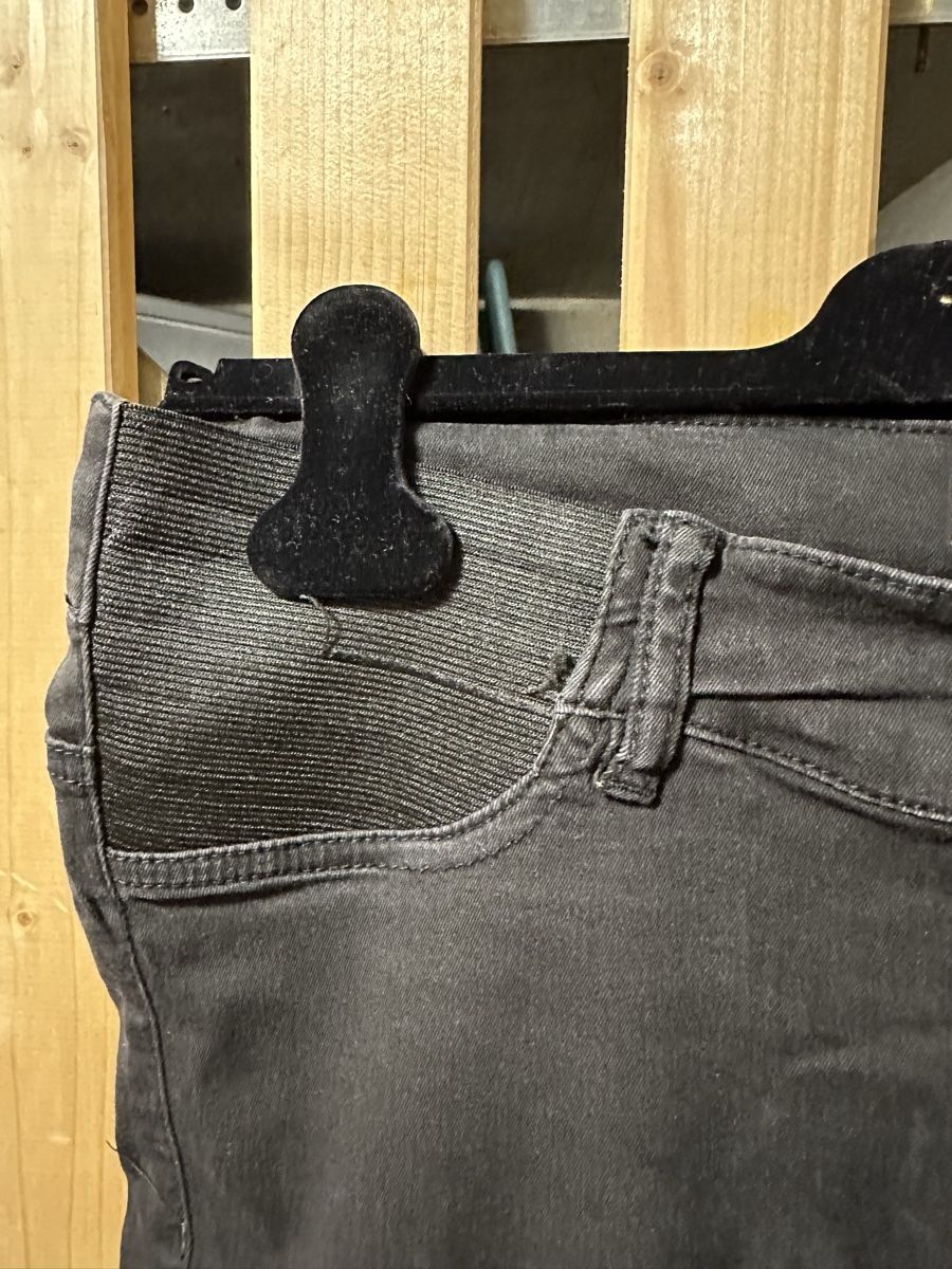 Mamalicious Pantaloni: Umstandshose Mamaliscious, Gr.28 – Difettoso da Uster venduto da staernli4 1