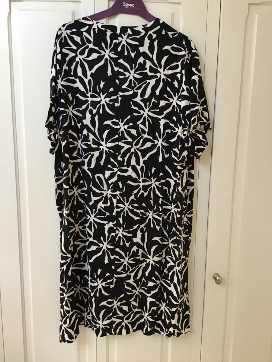 Vestiti: Kleid – Usato da Plan-les-Ouates venduto da Cassero 1