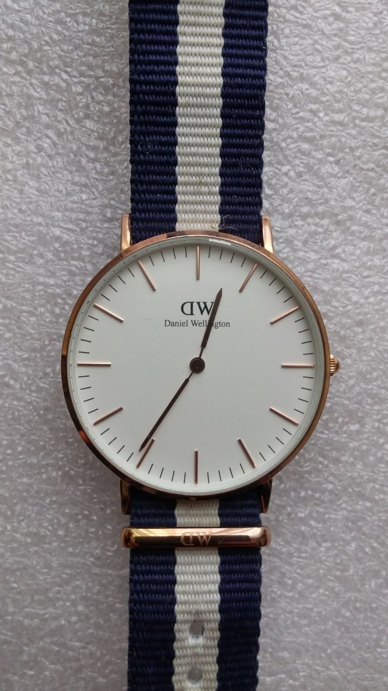 Daniel Wellington Montres: Daniel Wellington Uhr – D'occasion à Zürich par sendbad