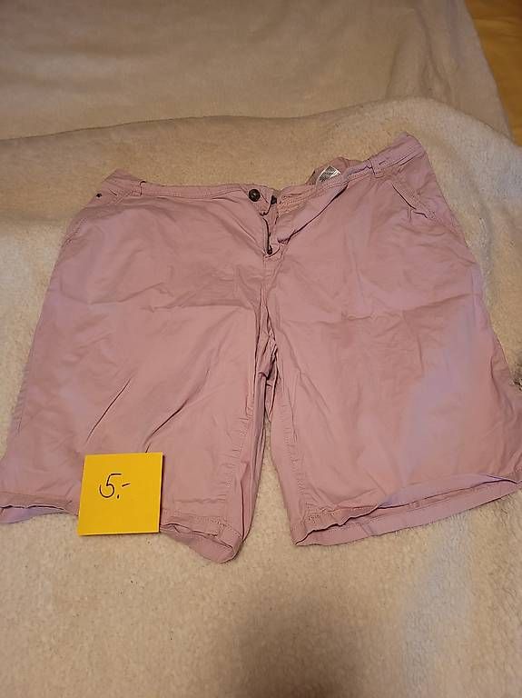 Pantalons: Kurze Hosen Gr.48 – D'occasion à Iseltwald par Bone011