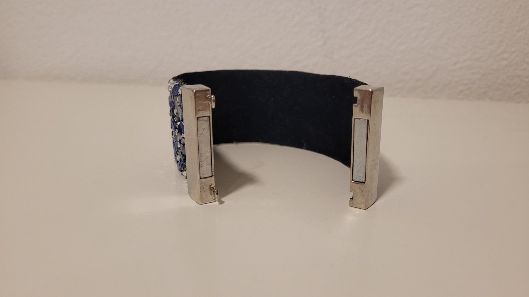 Armbänder & -reifen: Armband Modeschmuck blau Alcantara Kristall – Gebraucht aus Schaan von car_wrv2 1