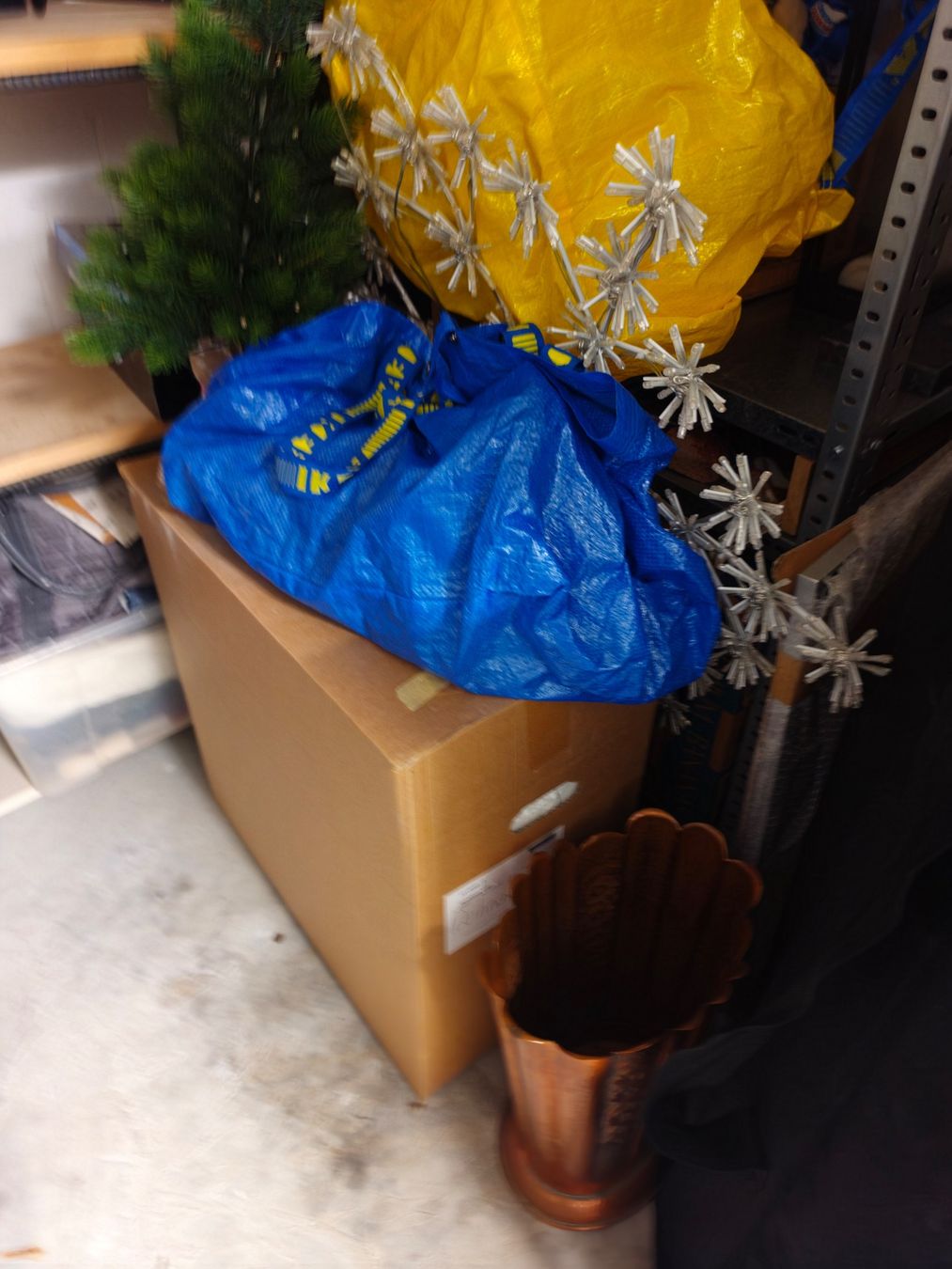 Sonstiges für Firmenanlässe & Parties: Flohmarkt  4 Kisten mit ... *** – Neu (gemäss Beschreibung) aus Zürich von Fifa 4