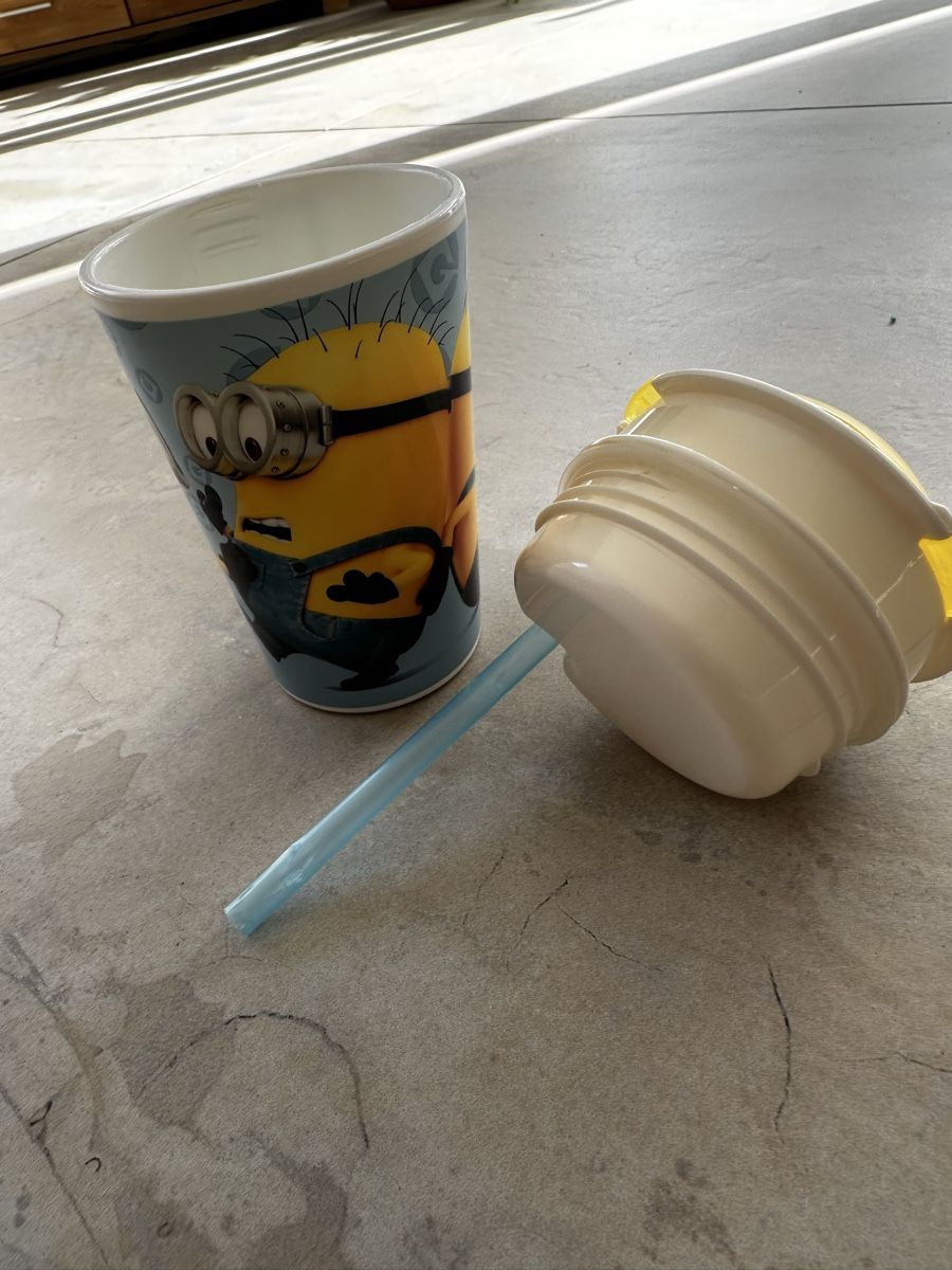 Bicchieri: Gobelet Minions avec Paille – Usato da Grône venduto da Amte73 3