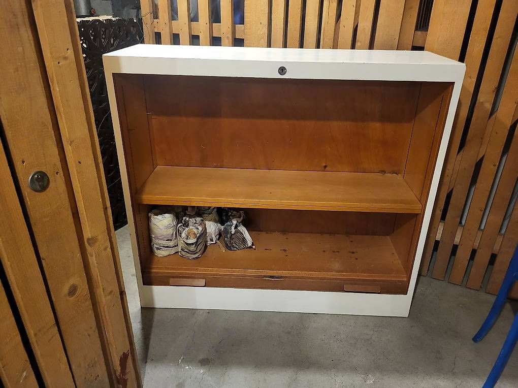 Kommoden: Meuble de bureau à rideau – Gebraucht aus Fribourg von Csarine 1