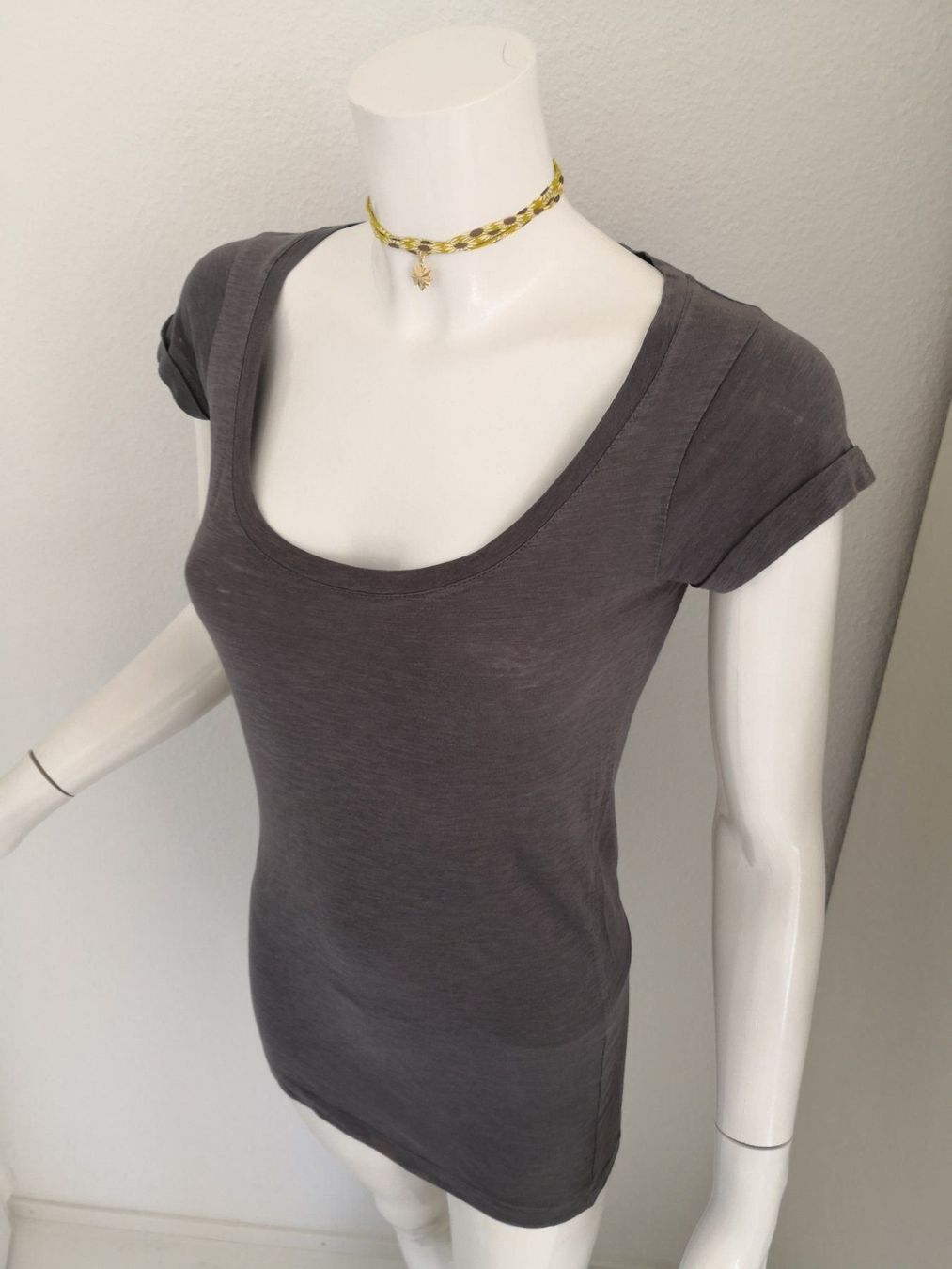 Mango T-shirt: 🤩MANGO T-SHIRT GRAU & PRADA P. – Usato da Olten venduto da Naja-Twins-Twins 7