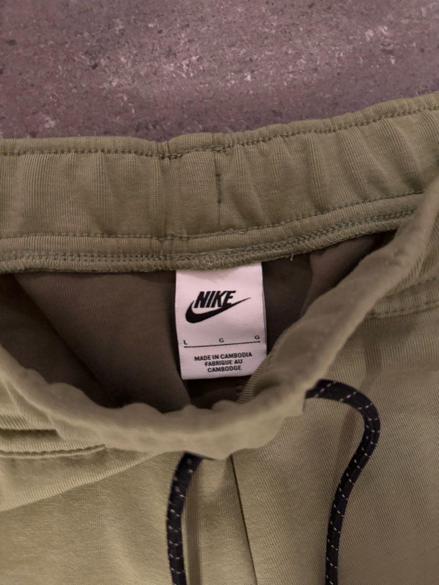 Nike Hosen: Nike Tech Trainerhose – Neu (gemäss Beschreibung) aus Brugg AG von S_Stuff 1