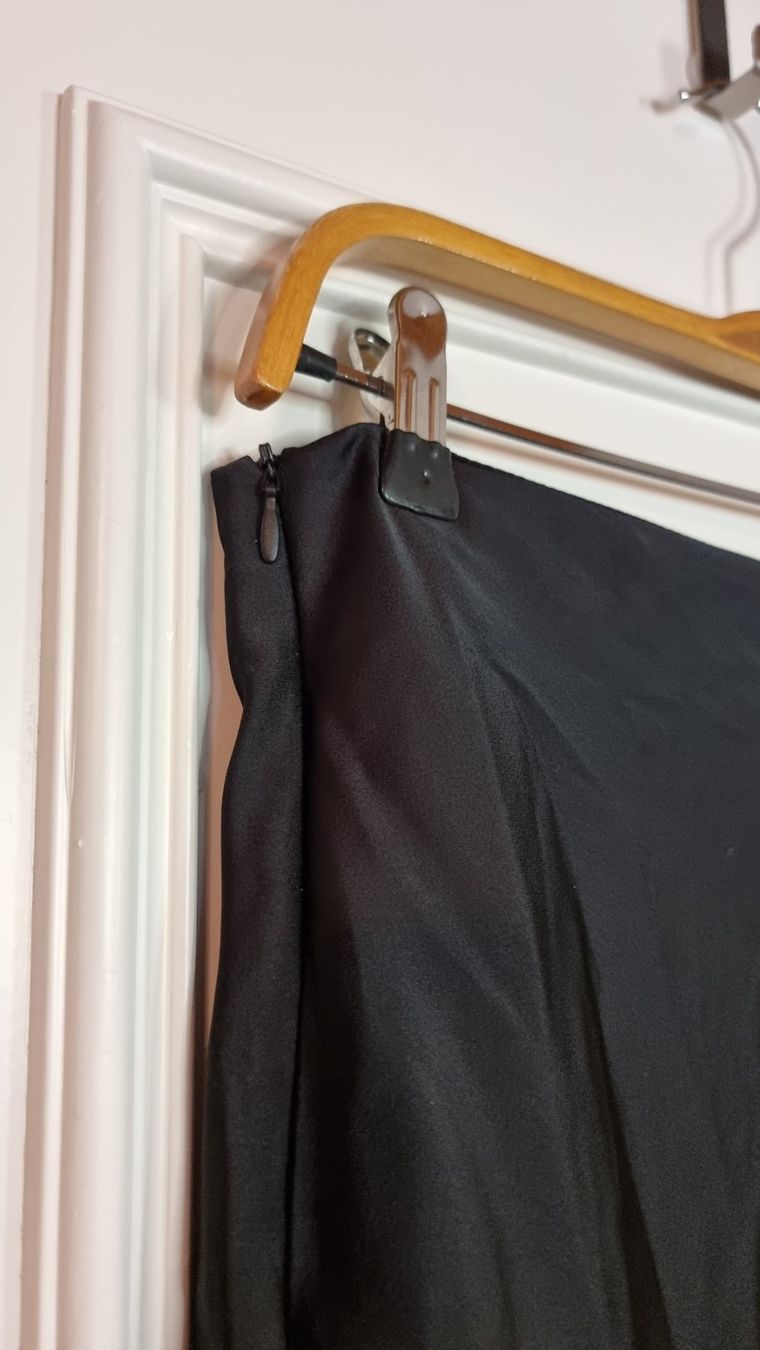 Shein Gonne: Schwarzer Satin Midi-Rock mit Schlitz Gr. 38 Elegant – Usato da Wald ZH venduto da CapLux 2
