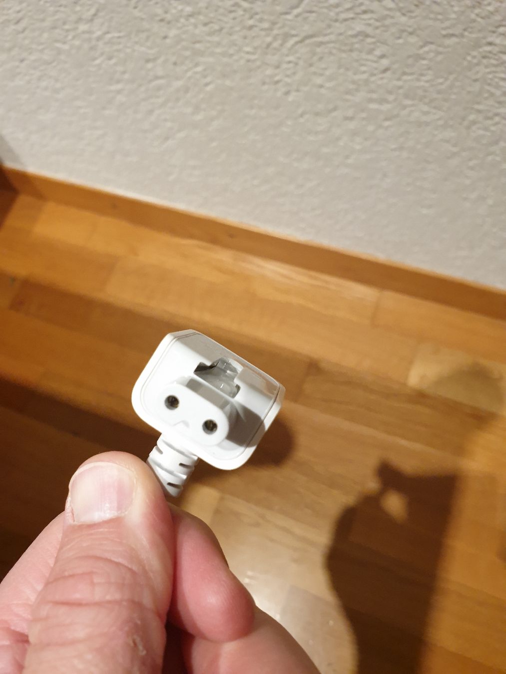Apple Cavi: Apple Strom Kabel mit ausländischen Stecker – Nuovo (secondo la descrizione) da Ittigen venduto da Ziok187 2