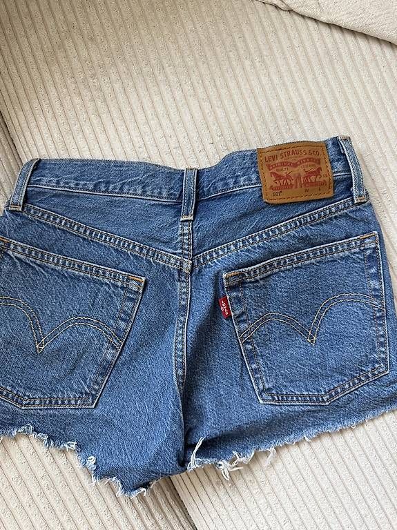 Jeans: Levi's Shorts – Usato da Zürich venduto da Angela_Chloe 1