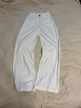 Damen Hose weiss Bershka Grösse 34