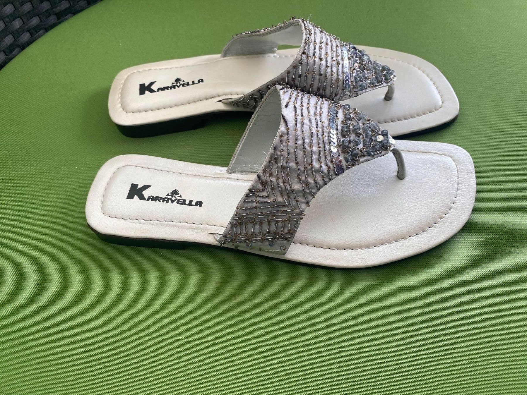 Chaussures femmes: SUMMERTIME - stylische/edle Flip-Flops mit Décor, silber, 39 – D'occasion à Winkel par ferrari2022 1