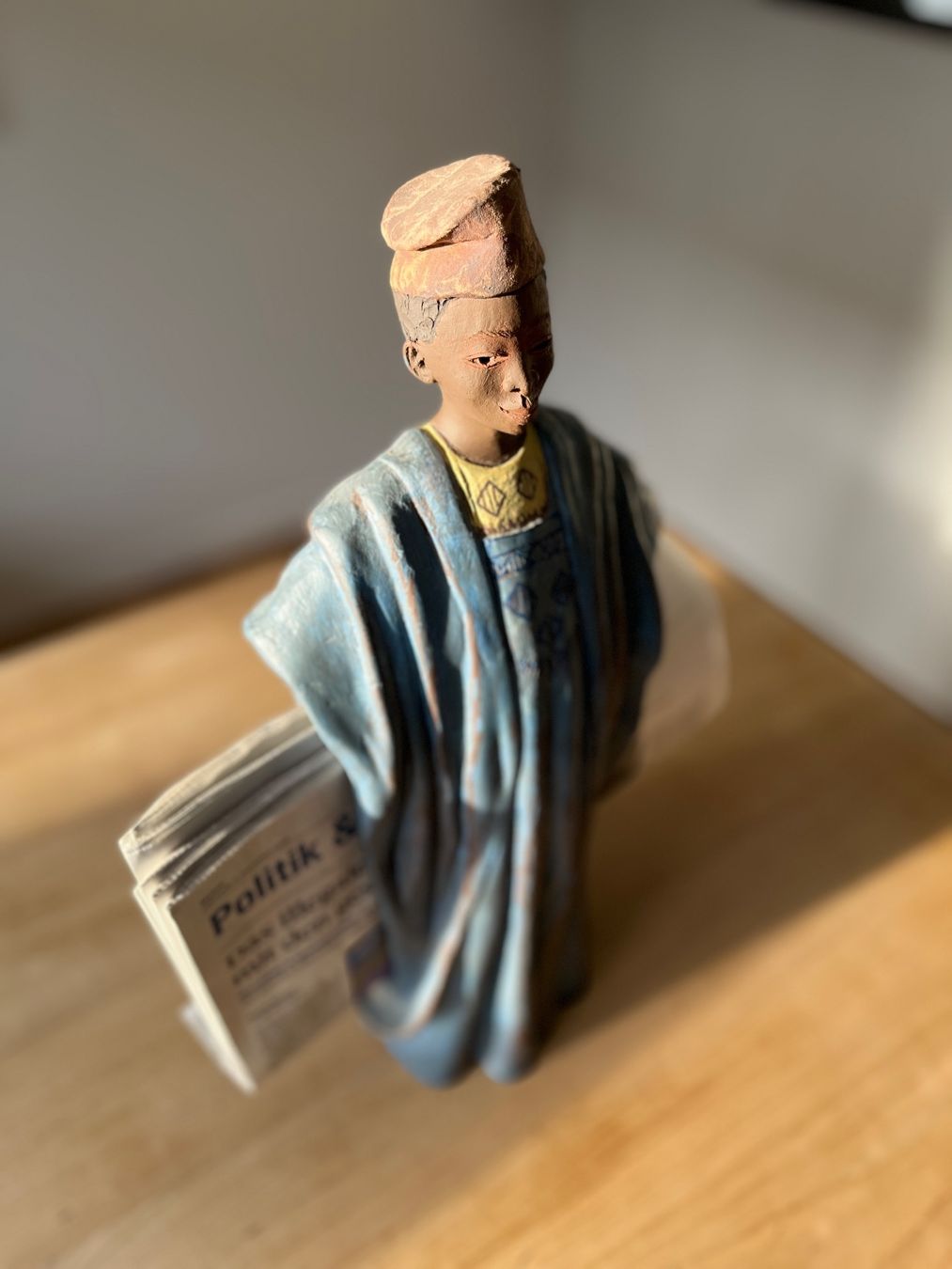 Statuette: Statut porte journal signée - Nigeria – Usato da Dübendorf venduto da SHAS2009 1