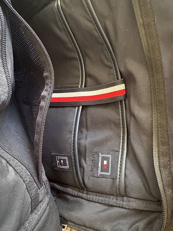 Rucksäcke: Tommy Hilfiger Rucksack – Gebraucht aus Zollikerberg von sop_p82l 1