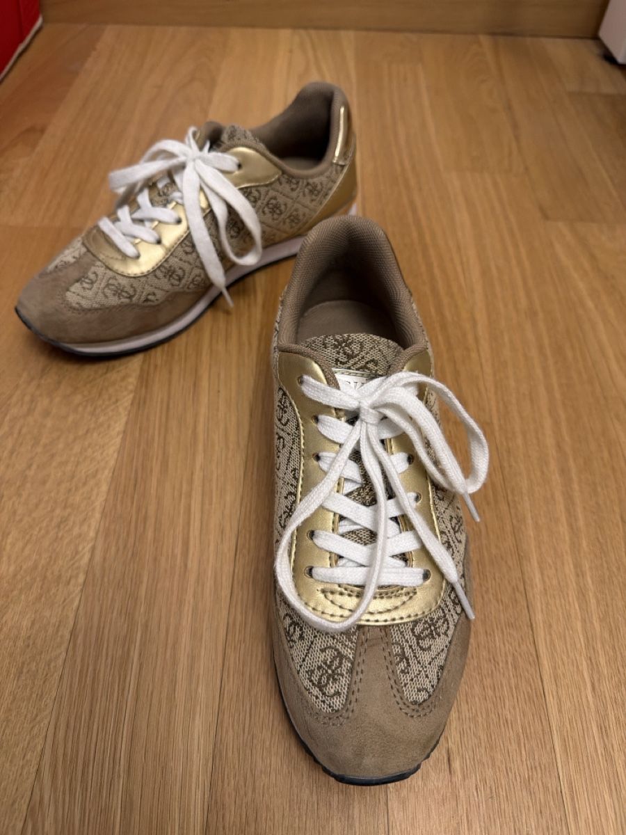 Guess Scarpe da donna: Guess Damen Sneaker Gr. 37 Gold – Nuovo (secondo la descrizione) da Meilen venduto da sculptur 1