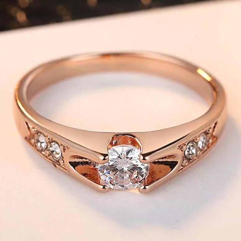 Ringe: Charmanter vergoldeter Ring mit weissem Stein Gr. 8 – Neu (gemäss Beschreibung) aus Grenchen von dar_6d52