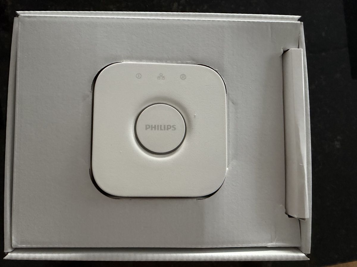 Philips Hub & Switch: Philipps Hue Bridge - NEU – Nuovo (secondo la descrizione) da Felben-Wellhausen venduto da huber008