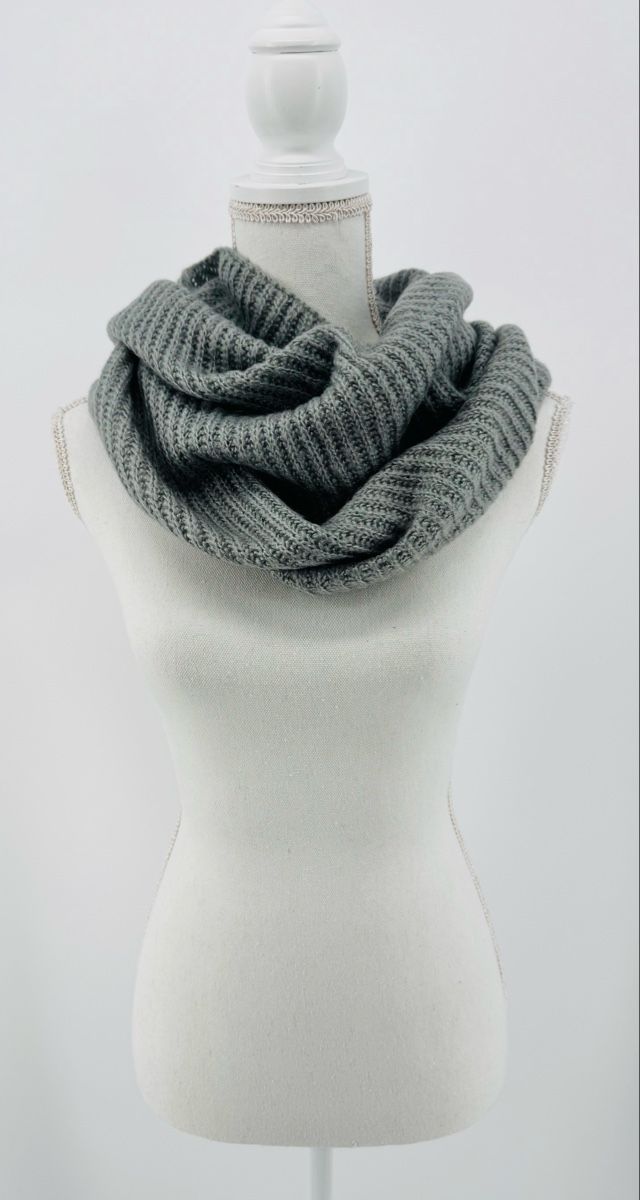 Foulard & Sciarpe: # WOMAN - Loop Schal - H&M DIVIDED # – Usato da Bolligen venduto da secondhand-with-love