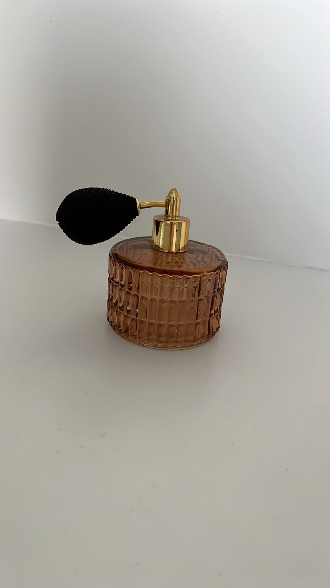 Flaconi: Perfume Bottle - Elegance in Glass & Gold Tone – Nuovo (secondo la descrizione) da Zürich venduto da lor_v6pq