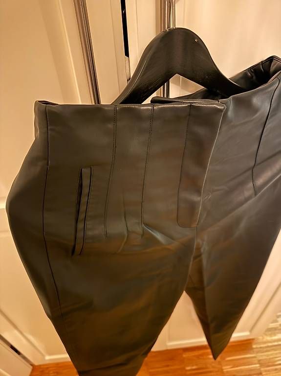 Pantaloni: Zara Kunstlederhose  – Nuovo e nell'imballaggio originale da Zürich venduto da _nushy 1
