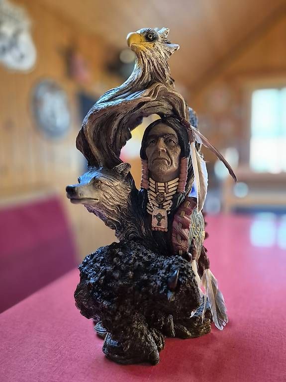 Statuette: Indianer Skulptur – Usato da Oberhofen Thun'see venduto da luckenbach