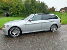 BMW 325xi Touring  Allrad, Automat, 8fach bereift