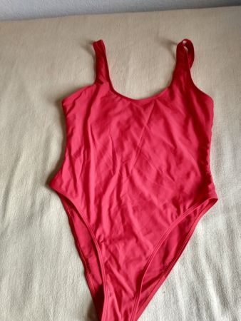 Roter Badeanzug, Grösse XL, perfekt für den Sommer neu